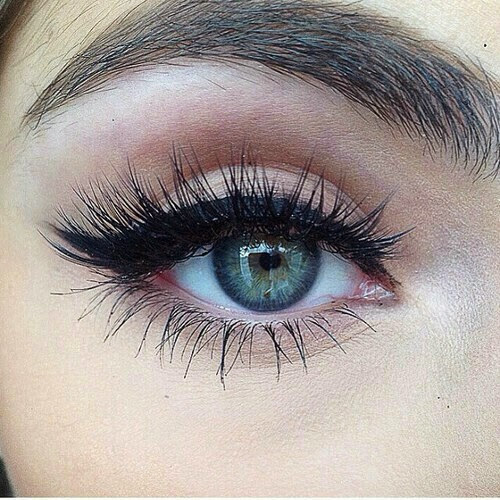 Pretty-Eyeliner-Makeup-Look