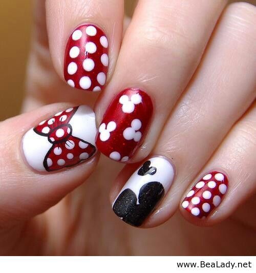 red-black-and-white-minnie-mouse-disney-nails