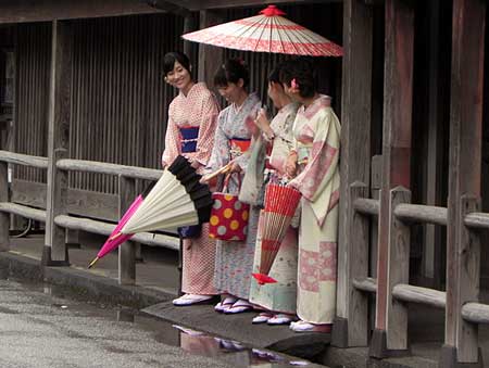 Rain-and-Japanese-women