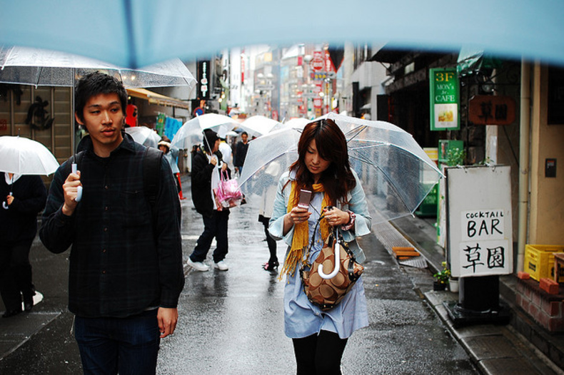 japanese-girl-in-the-rain-863