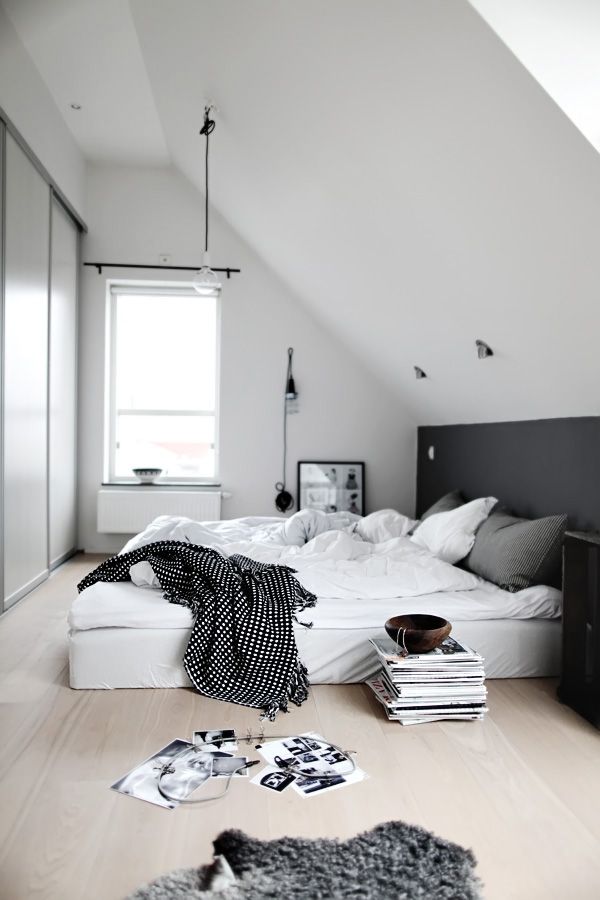 attic-nordic-bedroom-in-black-white-accents (1)