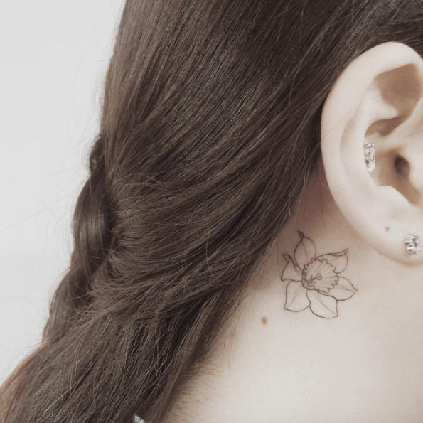 behind-the-ear-tattoo