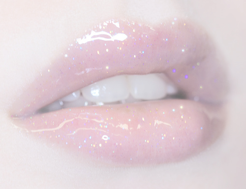 glitter-lipgloss-lipstick-makeup-Favim.com-964182