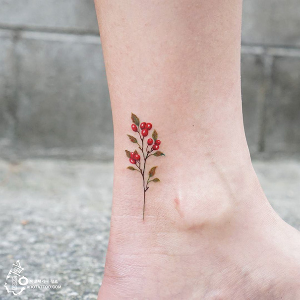 tiny-foot-tattoo-ideas-16-575015937e9af__605