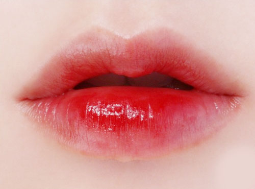Cherry-Bruise-Lip-Gloss-Makeup-Look