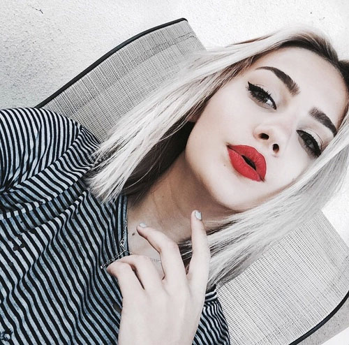 Cute-Grunge-girl-with-Red-lips-makeup