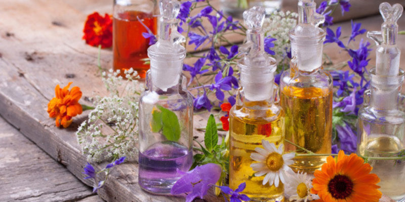 Natural cosmetics - essential oils and herbal essences; Shutterstock ID 148831196; PO: StyleList Québec