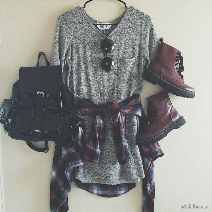 Cute-Grunge-Outfit-with-Flannels-Sunglasses-and-Doc-Martens-Boots (1)