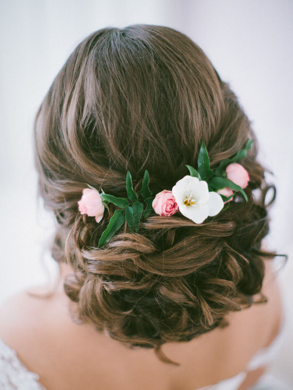 bridal-updo-hair-style-with-flowers