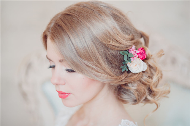 elegant-wedding-updo-with-flower