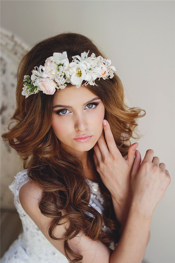 long-wavy-bridal-hairstyle-with-flowers