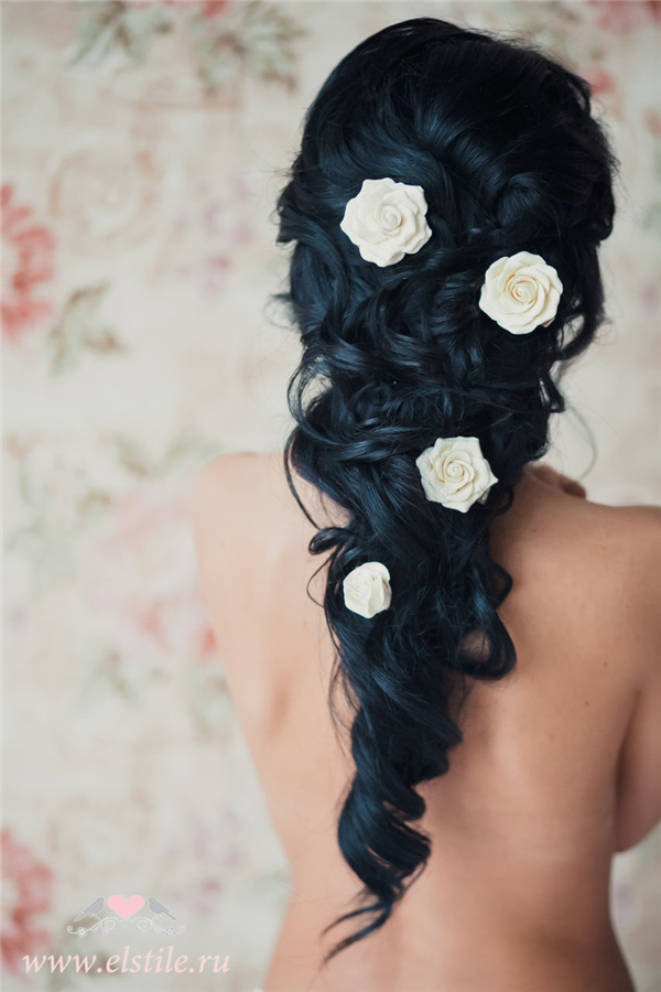 long-wavy-wedding-hairstyle-with-flowers