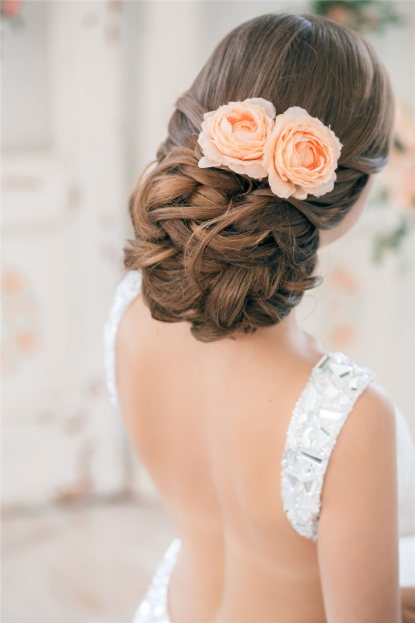 messy-low-updo-hairstyle-with-coral-roses
