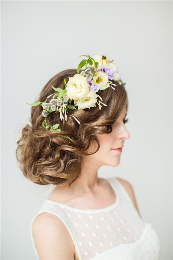 messy-low-updo-hairstyle-with-yellow-flowers-crown