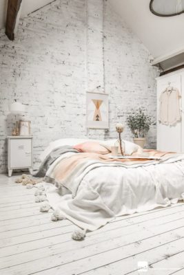 40 ไอเดียตกแต่งห้องนอน เปลี่ยนห้องธรรมดาๆ ให้อบอุ่นละมุน – AKERU