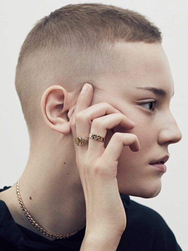 30 แฟชั่น 'Buzzcut' ทรงผมสกินเฮดสุดแนวสไตล์สาวมั่น – AKERU 30 แฟชั่น 'Buzzcut' ทรงผมสกินเฮดสุดแนวสไตล์สาวมั่น – Akeru