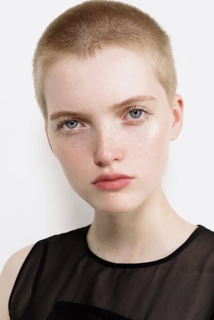 30 แฟชั่น 'Buzzcut' ทรงผมสกินเฮดสุดแนวสไตล์สาวมั่น – AKERU 30 แฟชั่น 'Buzzcut' ทรงผมสกินเฮดสุดแนวสไตล์สาวมั่น – Akeru