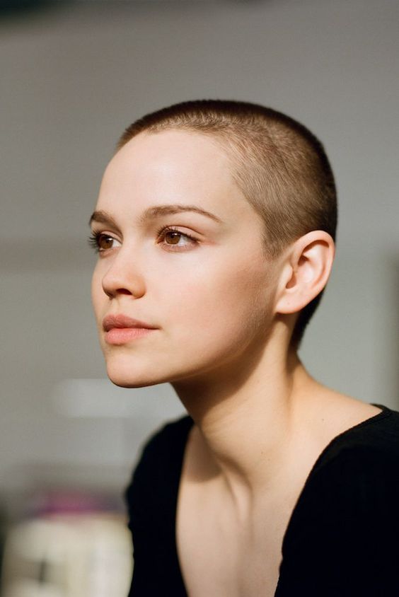 30 แฟชั่น 'Buzzcut' ทรงผมสกินเฮดสุดแนวสไตล์สาวมั่น – AKERU 30 แฟชั่น 'Buzzcut' ทรงผมสกินเฮดสุดแนวสไตล์สาวมั่น – Akeru